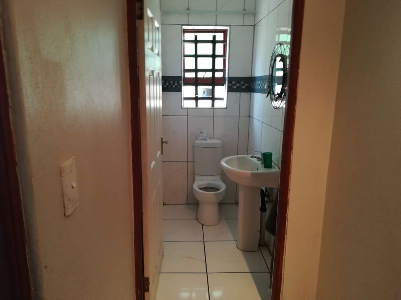 Freehold Pending Sale In Potchefstroom - Photo 9