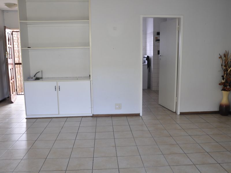 Spacious 3-Bedroom Duplex/Townhouse in the Heart of Halfway Gardens, Midrand - Photo 9