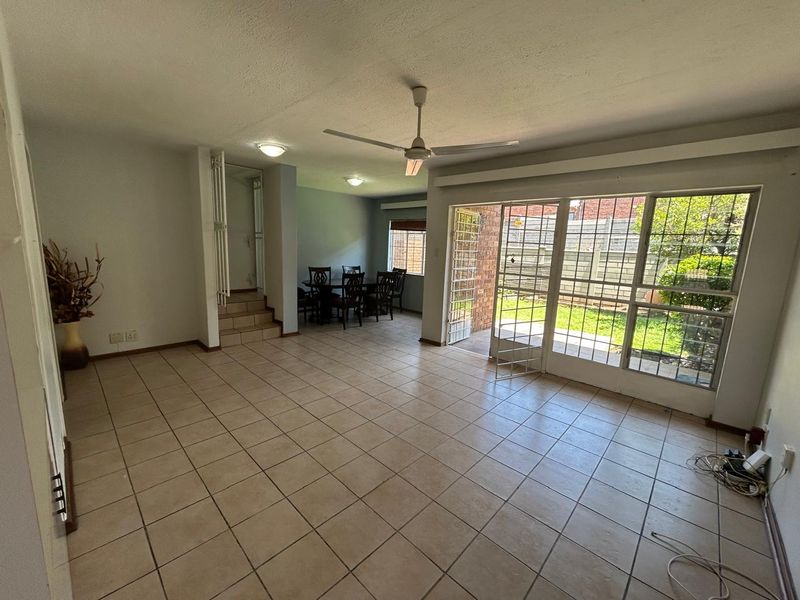 Spacious 3-Bedroom Duplex/Townhouse in the Heart of Halfway Gardens, Midrand - Photo 3