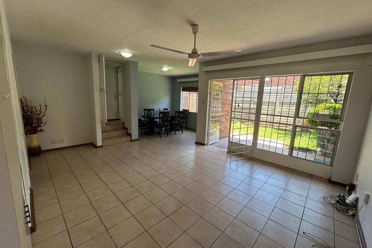 Spacious 3-Bedroom Duplex/Townhouse in the Heart of Halfway Gardens, Midrand - Photo 3