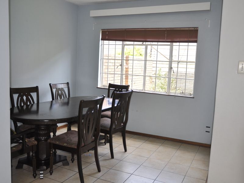 Spacious 3-Bedroom Duplex/Townhouse in the Heart of Halfway Gardens, Midrand - Photo 4
