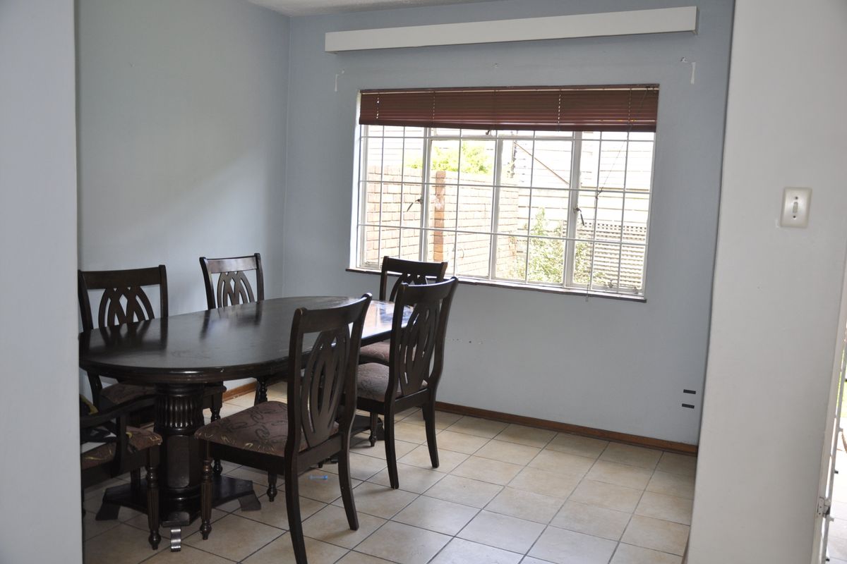 Spacious 3-Bedroom Duplex/Townhouse in the Heart of Halfway Gardens, Midrand - Photo 4