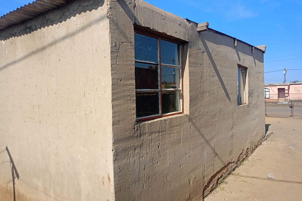 Charming 2-bedroom Freehold home for sale in Bophelong, Vanderbijlpark – perfect for cozy living! - Photo 4