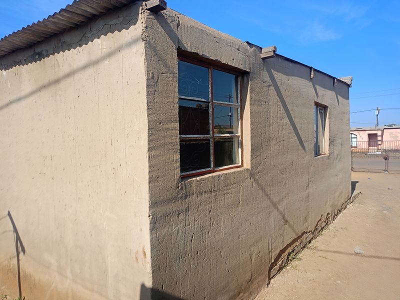 Charming 2-bedroom Freehold home for sale in Bophelong, Vanderbijlpark – perfect for cozy living! - Photo 4