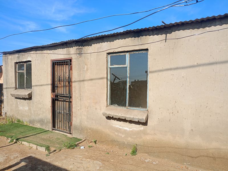 Charming 2-bedroom Freehold home for sale in Bophelong, Vanderbijlpark – perfect for cozy living! - Photo 1