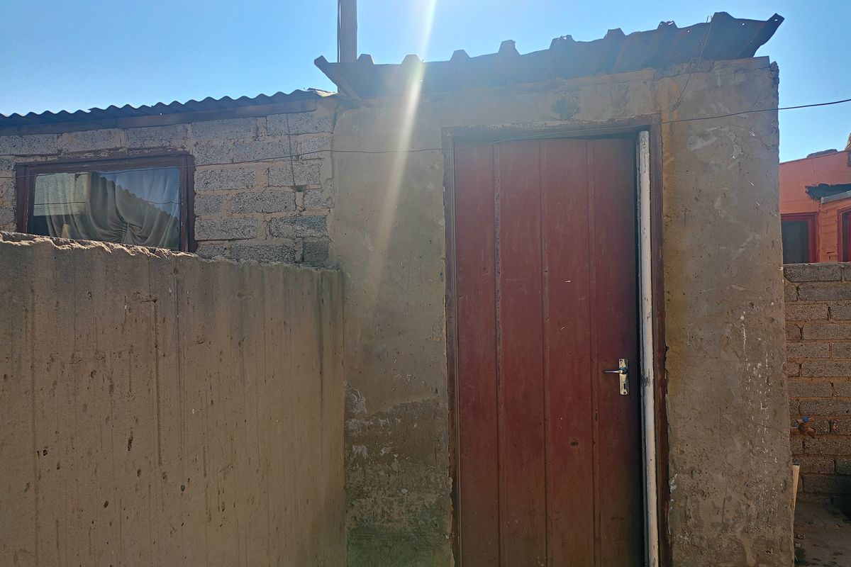 Charming 2-bedroom Freehold home for sale in Bophelong, Vanderbijlpark – perfect for cozy living! - Photo 3