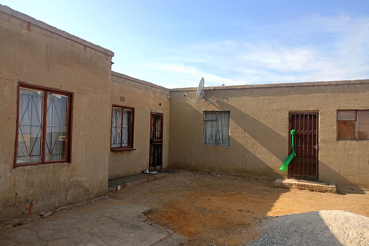 Charming 2-bedroom Freehold home for sale in Bophelong, Vanderbijlpark – perfect for cozy living! - Photo 5