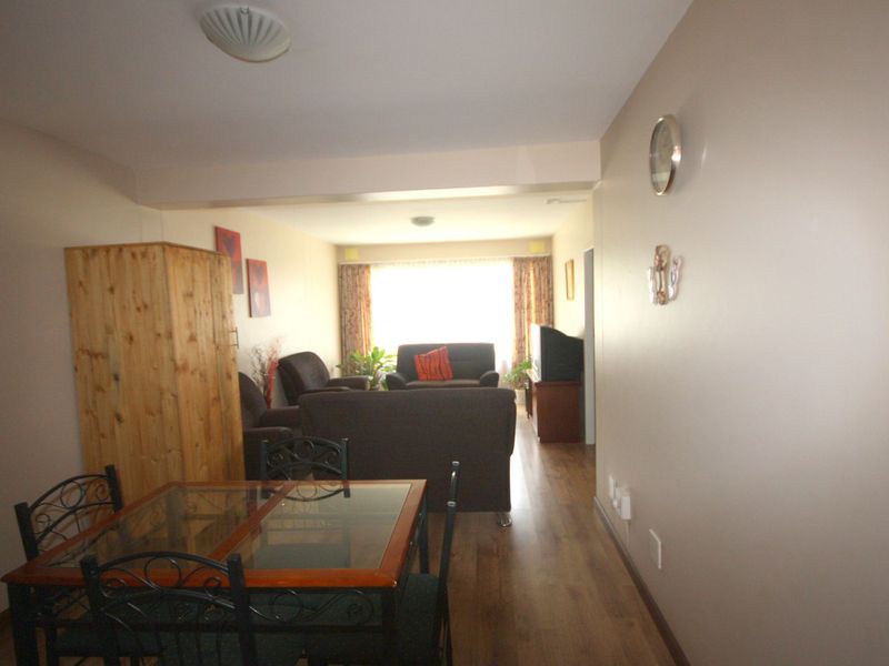 2 Bedrom ground floor flat available for sale - Photo 4