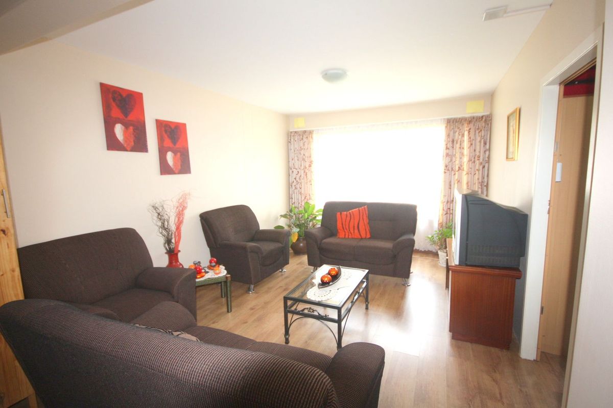 2 Bedrom ground floor flat available for sale - Photo 5