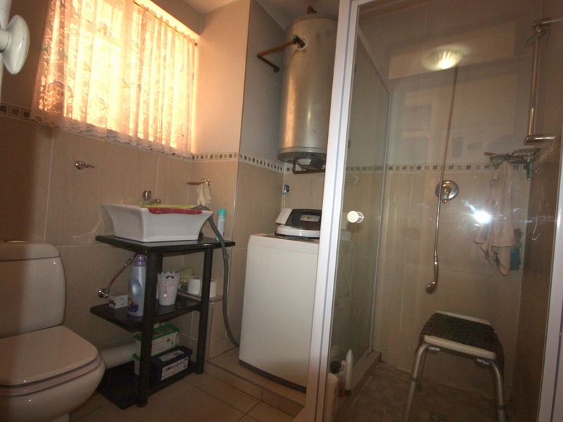 2 Bedrom ground floor flat available for sale - Photo 9