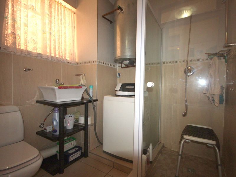 2 Bedrom ground floor flat available for sale - Photo 8