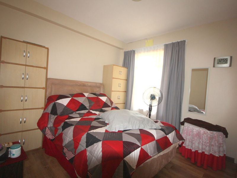 2 Bedrom ground floor flat available for sale - Photo 7