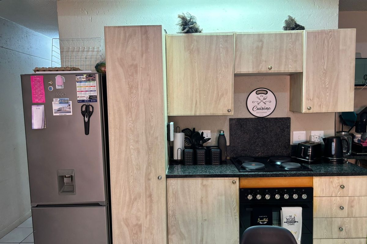 Modern Loft Living in Prime, Secure Location - Photo 5