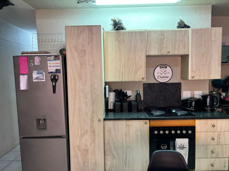 Modern Loft Living in Prime, Secure Location - Photo 5