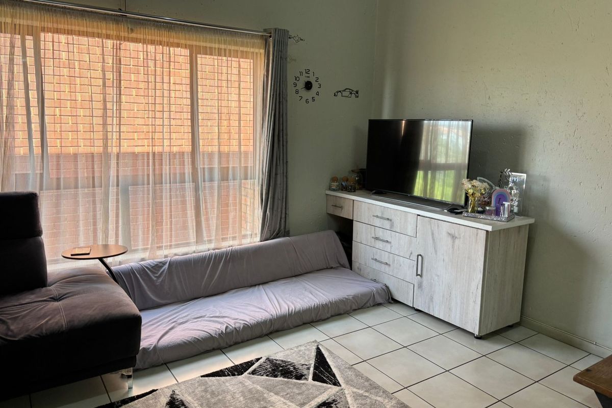 Modern Loft Living in Prime, Secure Location - Photo 4