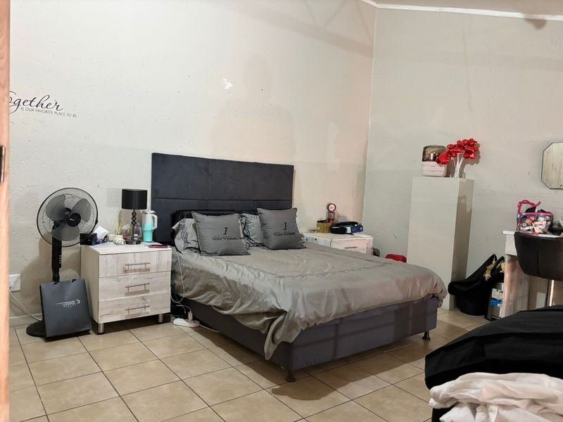 Modern Loft Living in Prime, Secure Location - Photo 8