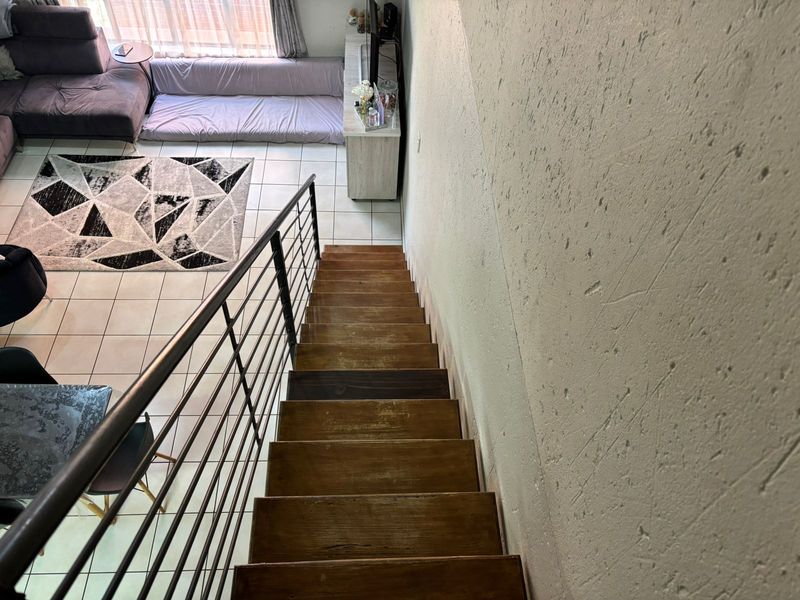 Modern Loft Living in Prime, Secure Location - Photo 7