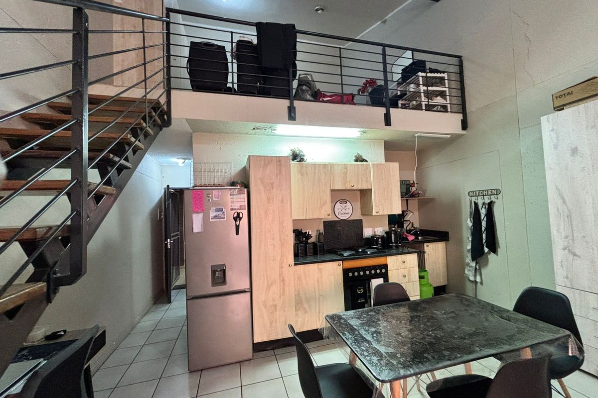 Modern Loft Living in Prime, Secure Location - Photo 3