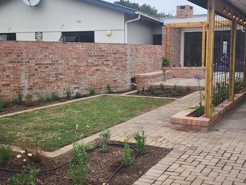 Modern 3-Bedroom Home with Stylish Open-Plan Living in Hartenbos - Photo 7