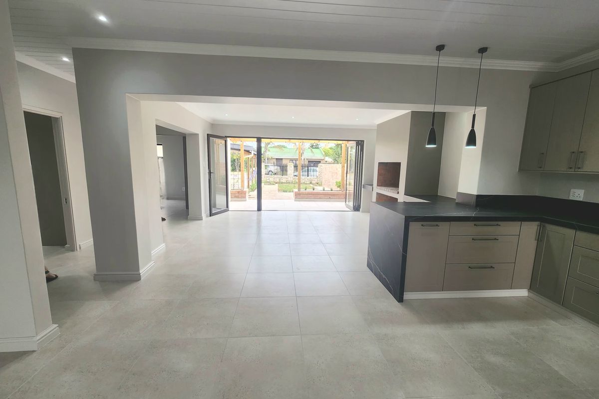Modern 3-Bedroom Home with Stylish Open-Plan Living in Hartenbos - Photo 3