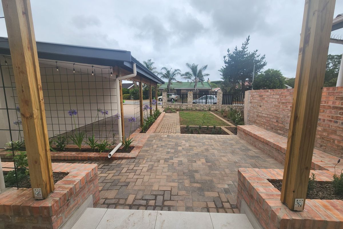 Modern 3-Bedroom Home with Stylish Open-Plan Living in Hartenbos - Photo 2