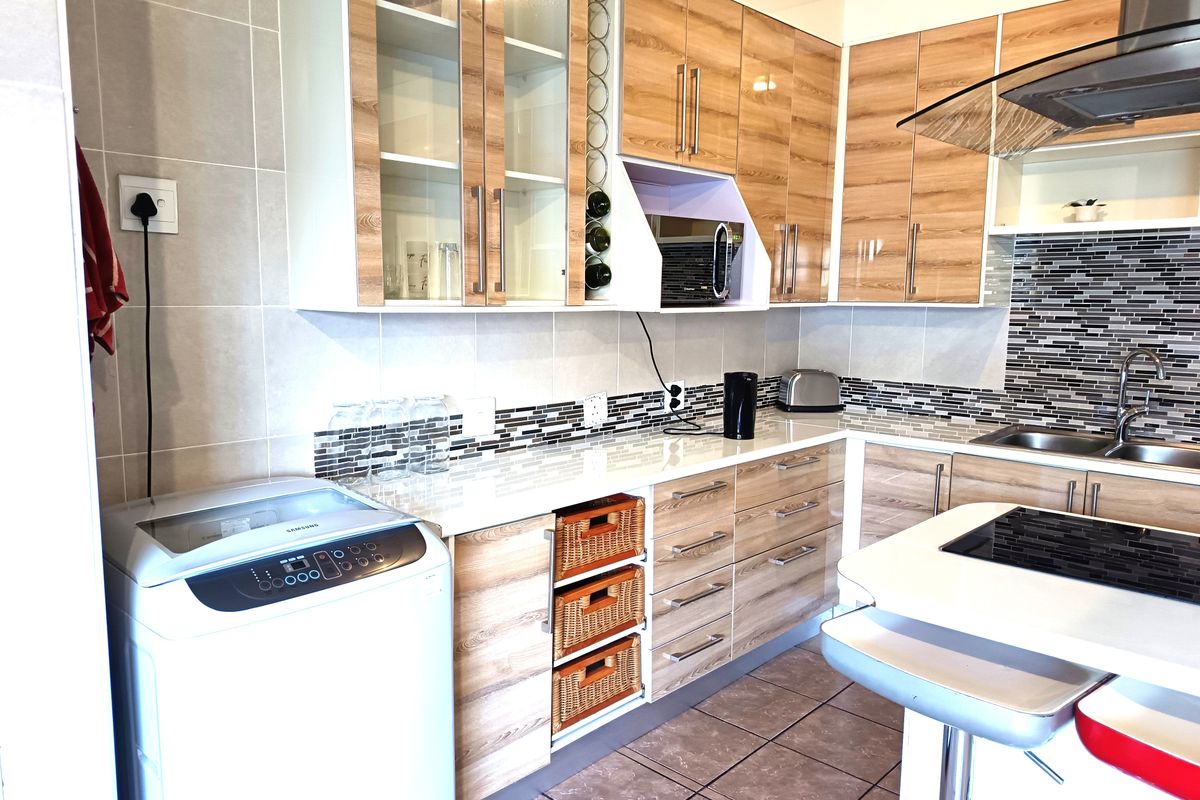 Modern Comfort Meets Secure Estate Living - Photo 4