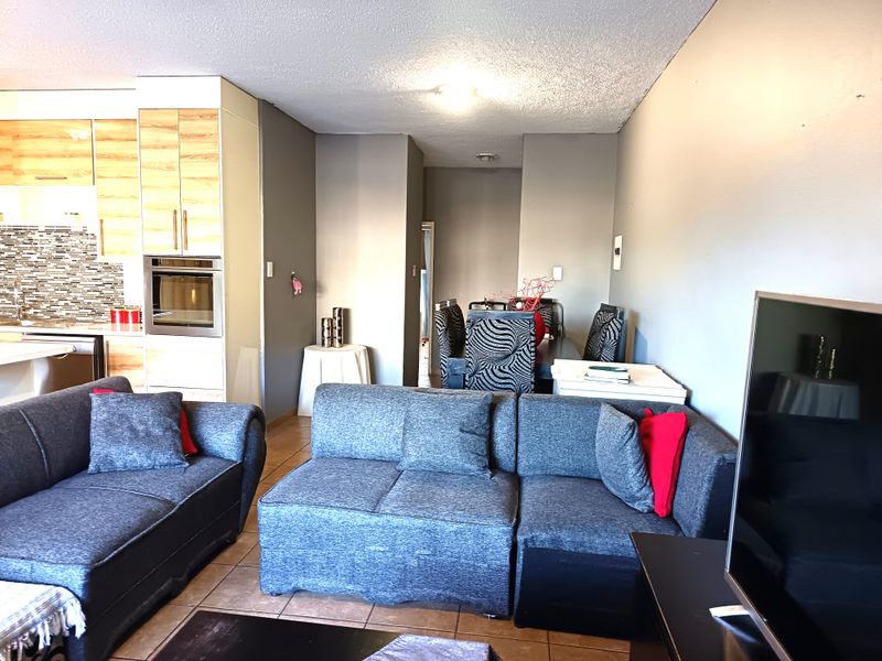 Modern Comfort Meets Secure Estate Living - Photo 10