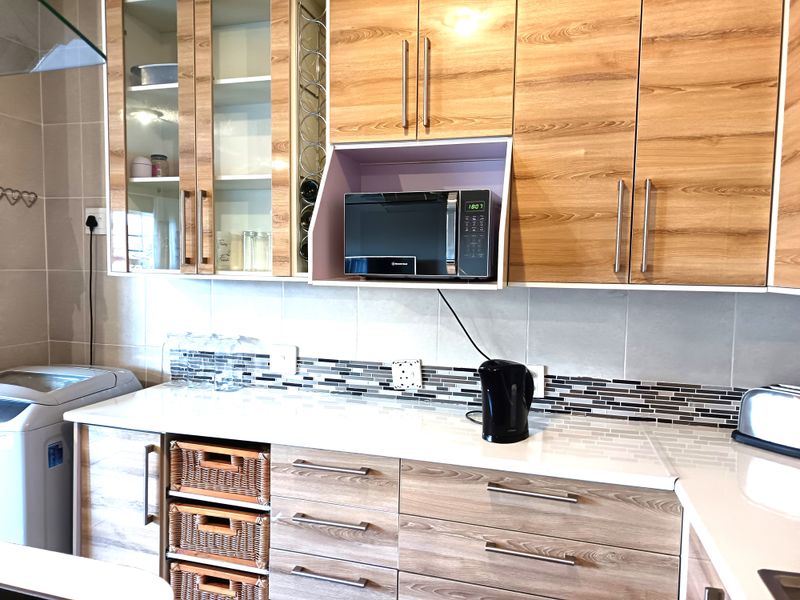 Modern Comfort Meets Secure Estate Living - Photo 7