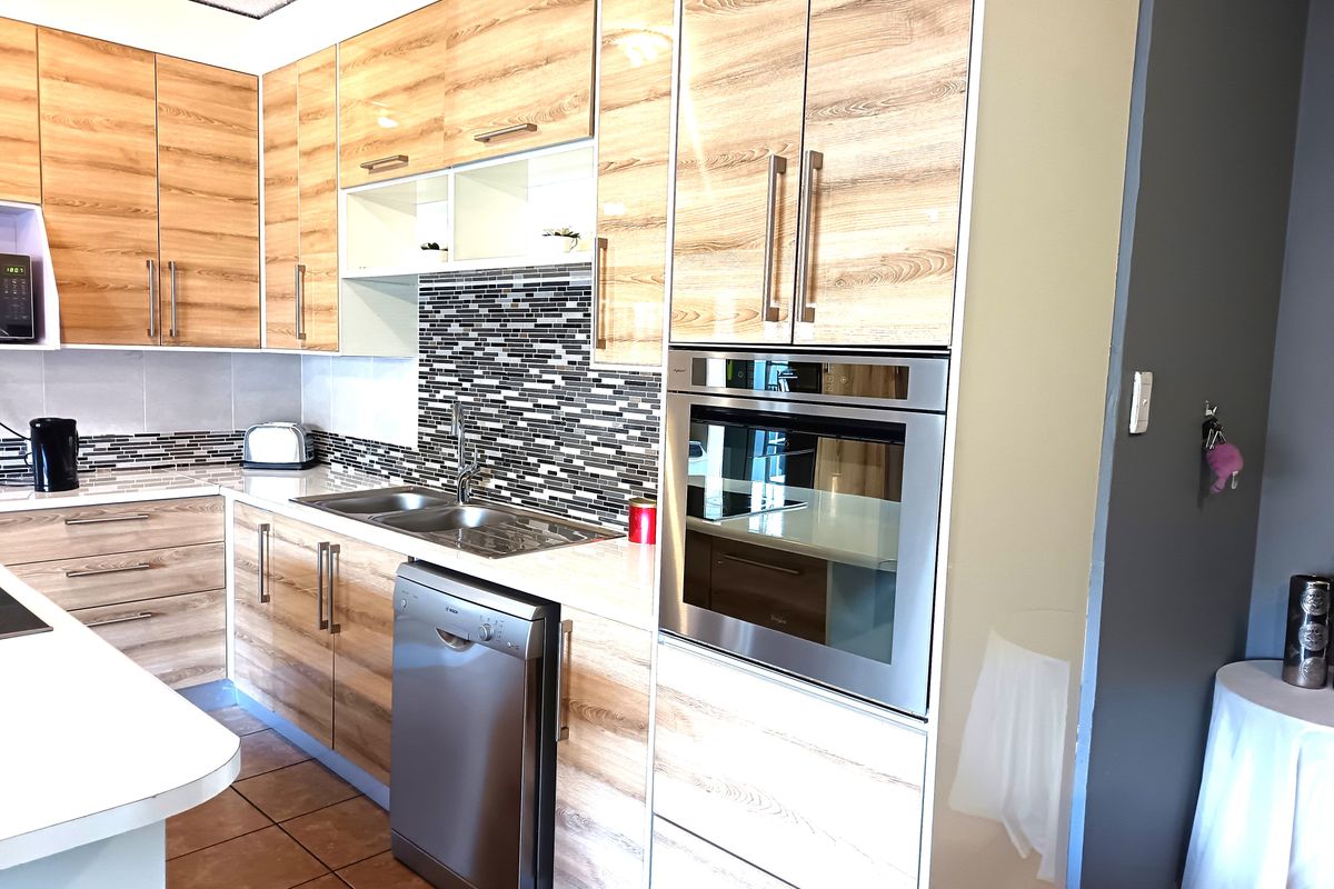 Modern Comfort Meets Secure Estate Living - Photo 5