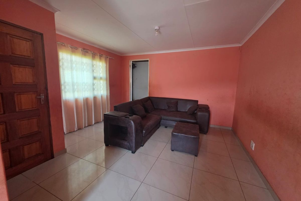 Investment Opportunity – 3-Bedroom Home with Large Yard - Photo 5