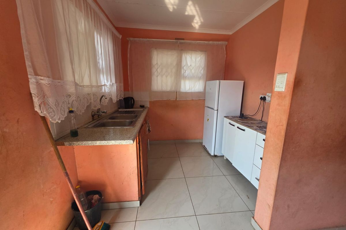 Investment Opportunity – 3-Bedroom Home with Large Yard - Photo 3