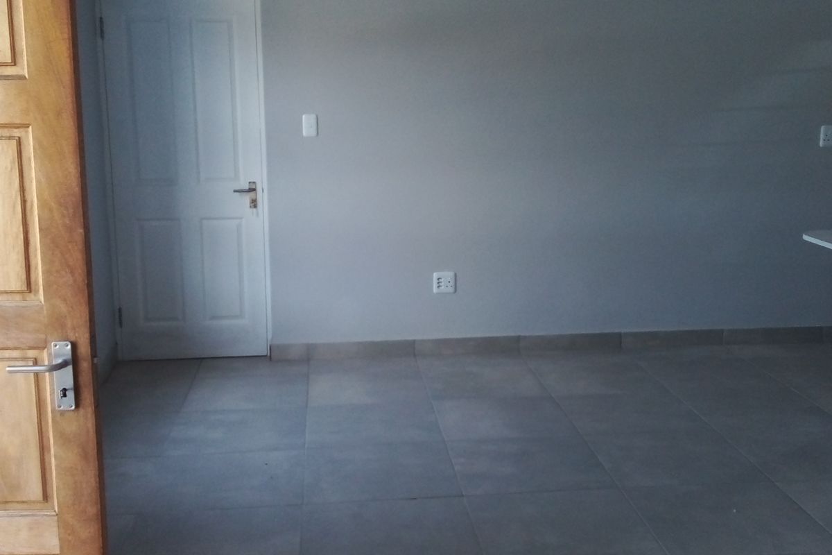 3 Bedroom House in Gated Communitty - Photo 2