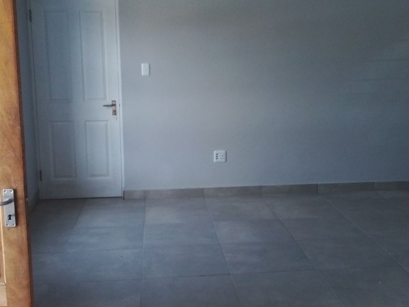 3 Bedroom House in Gated Communitty - Photo 2