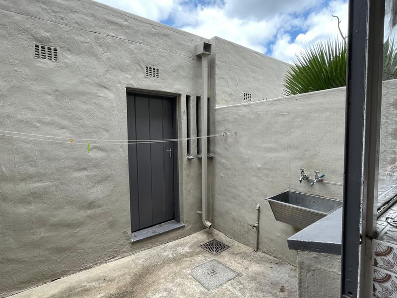 Spacious and light townhouse and great security in a quiet complex - Photo 10