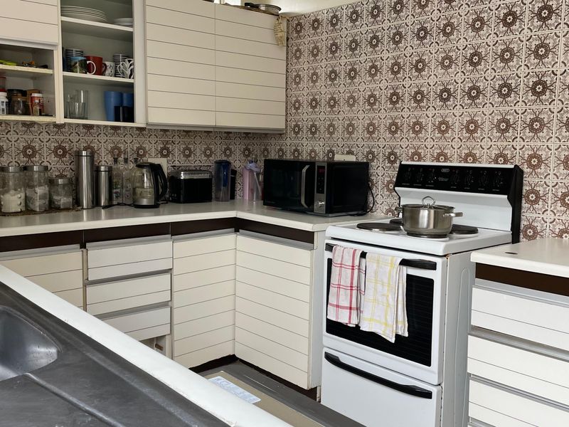 Spacious and light townhouse and great security in a quiet complex - Photo 8