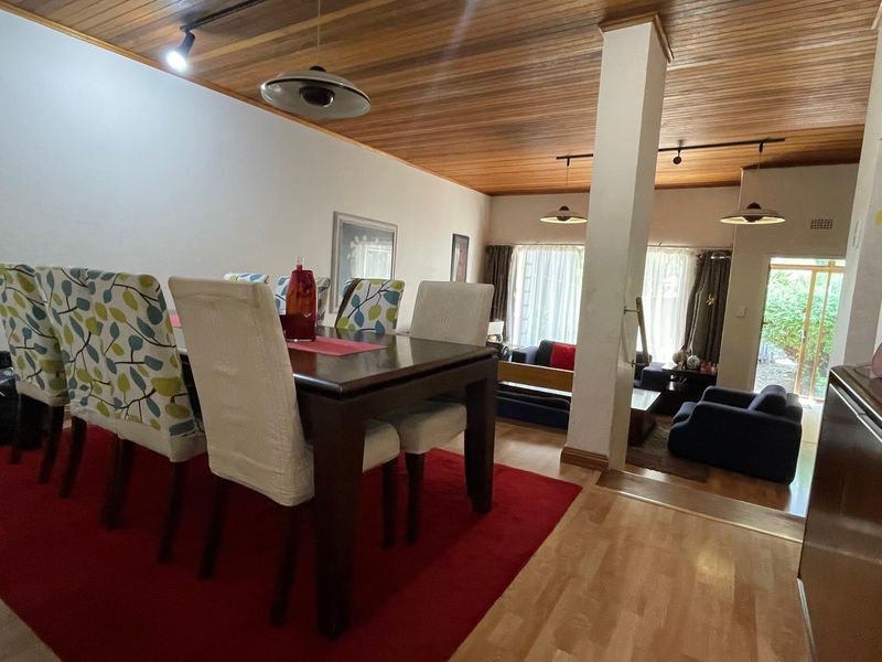 Spacious and light townhouse and great security in a quiet complex - Photo 9