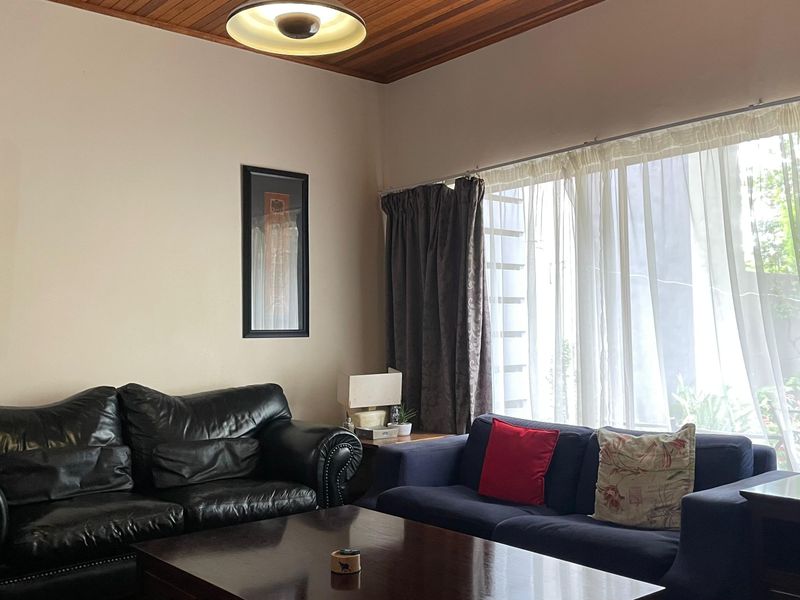 Spacious and light townhouse and great security in a quiet complex - Photo 7