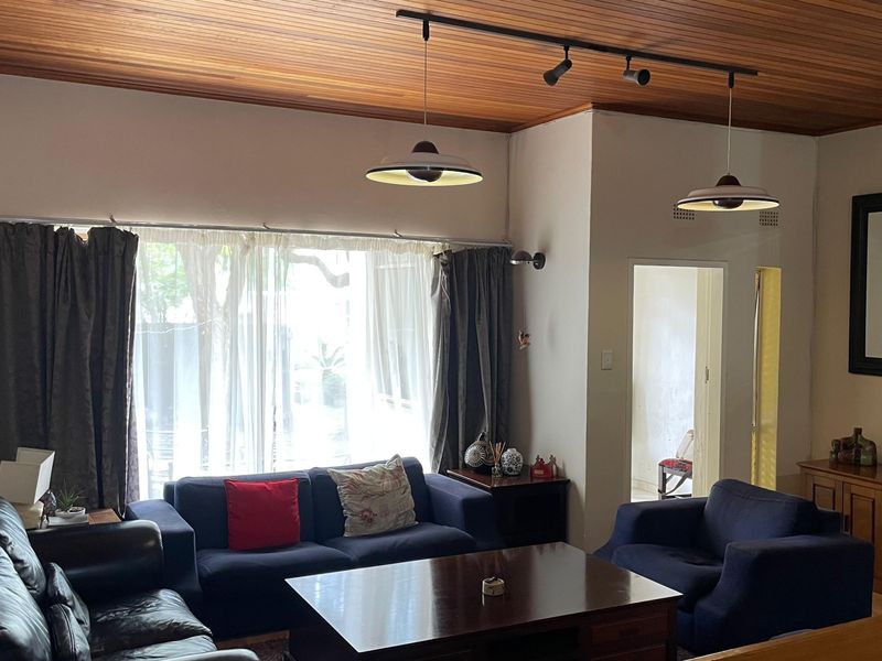 Spacious and light townhouse and great security in a quiet complex - Photo 6