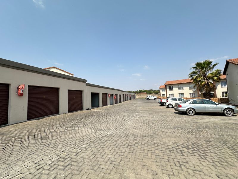 Modern 2 bedroom apartment for sale in Dalpark Ext 1 - Photo 4