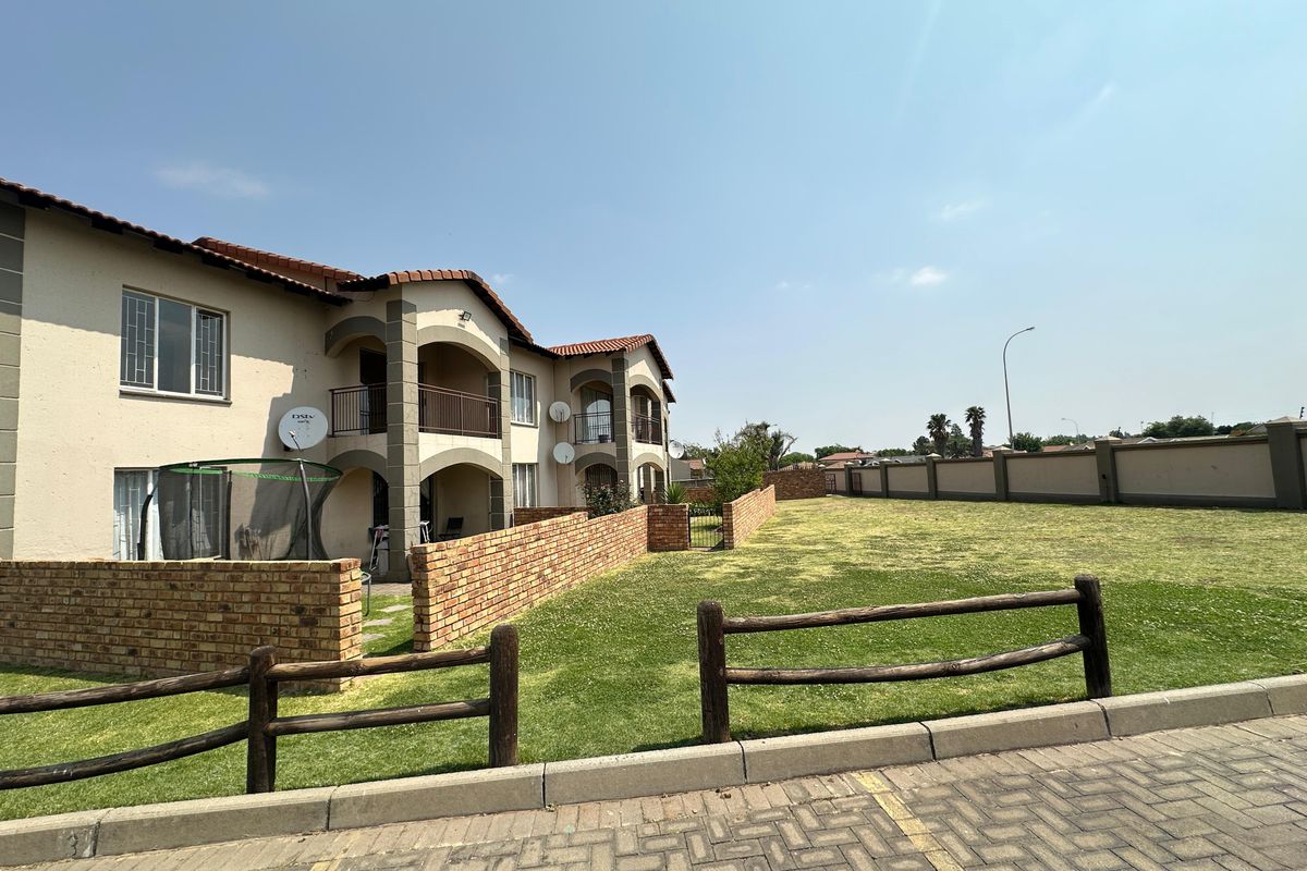 Modern 2 bedroom apartment for sale in Dalpark Ext 1 - Photo 2