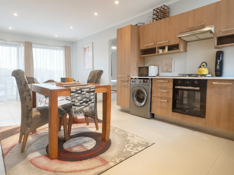 Top-Floor Apartment in Quiet Cul-de-Sac - Photo 7