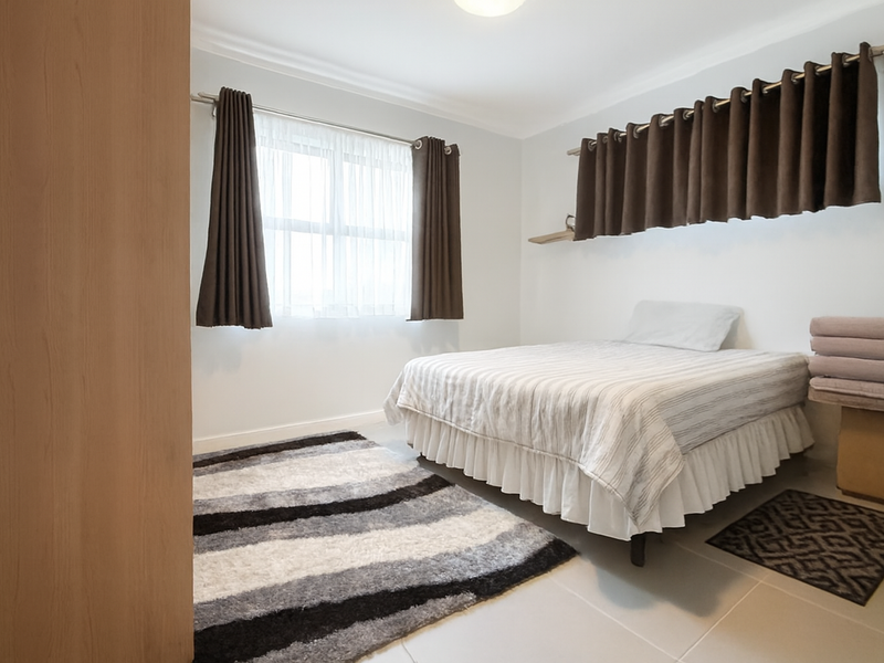 Top-Floor Apartment in Quiet Cul-de-Sac - Photo 9