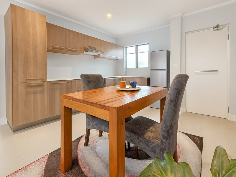 Top-Floor Apartment in Quiet Cul-de-Sac - Photo 6