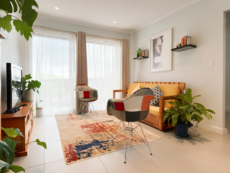 Top-Floor Apartment in Quiet Cul-de-Sac - Photo 3