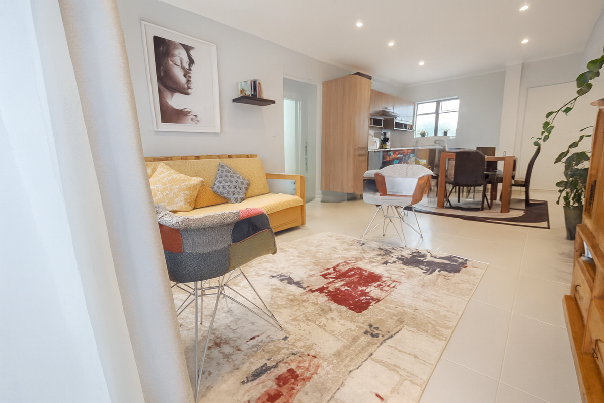 Top-Floor Apartment in Quiet Cul-de-Sac - Photo 4