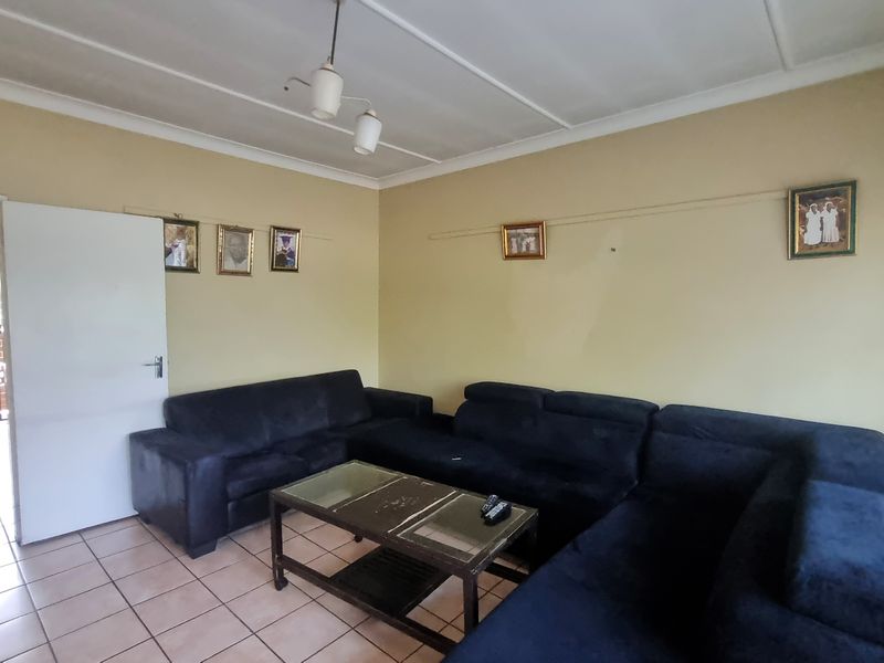 Large 2 Bedroom Apatment- Parkhill Gardens - Photo 7