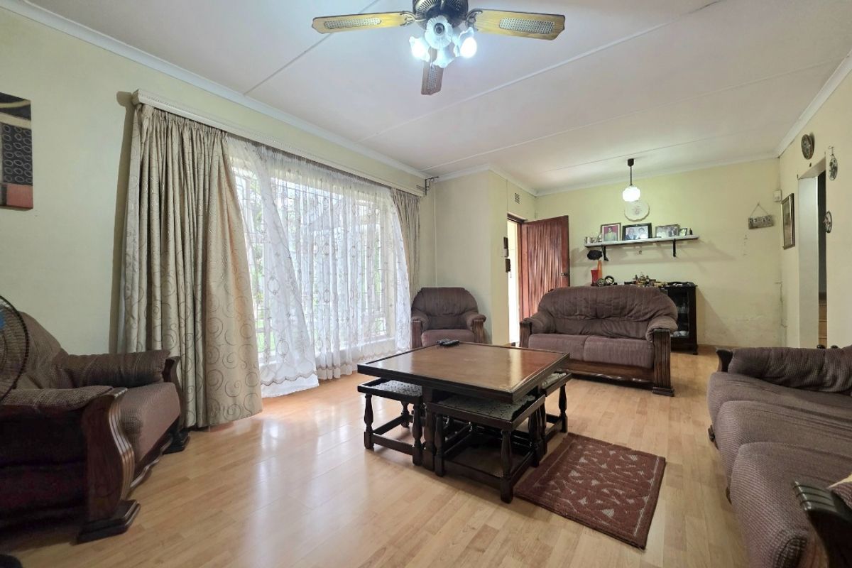 Stunning 4-bedroom in the heart of isiphingo hills!! - Photo 4