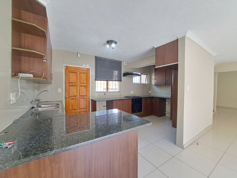 Charming Townhouse in Morningside - Photo 5