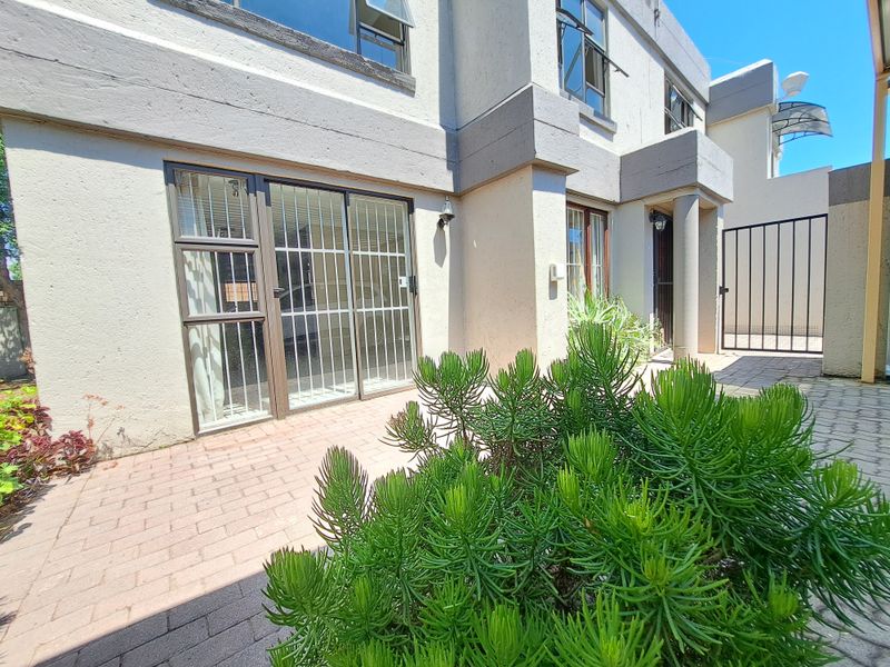 Charming Townhouse in Morningside - Photo 1