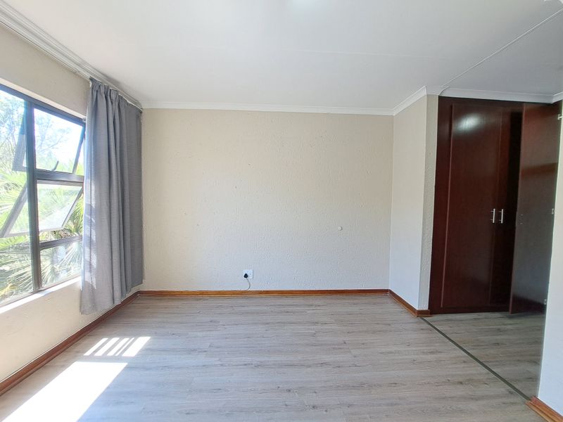 Charming Townhouse in Morningside - Photo 10
